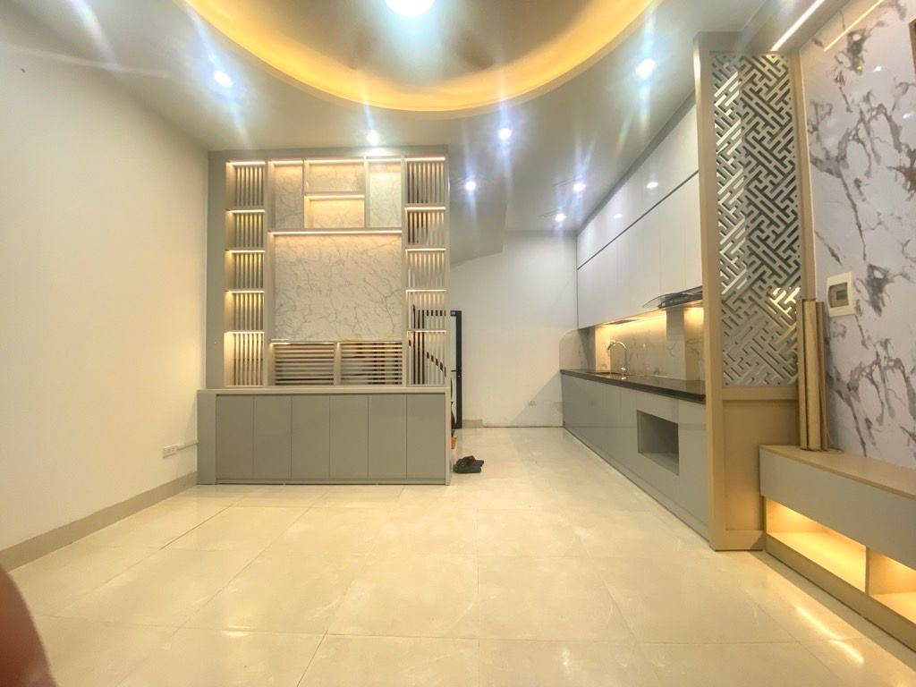 BÁN NHÀ RIÊNG PHỐ TRẦN CUNG -LÔ GÓC HIẾM - GẦN PHỐ - FULL NỘI THẤT CHỈ VIỆC VỀ Ở.